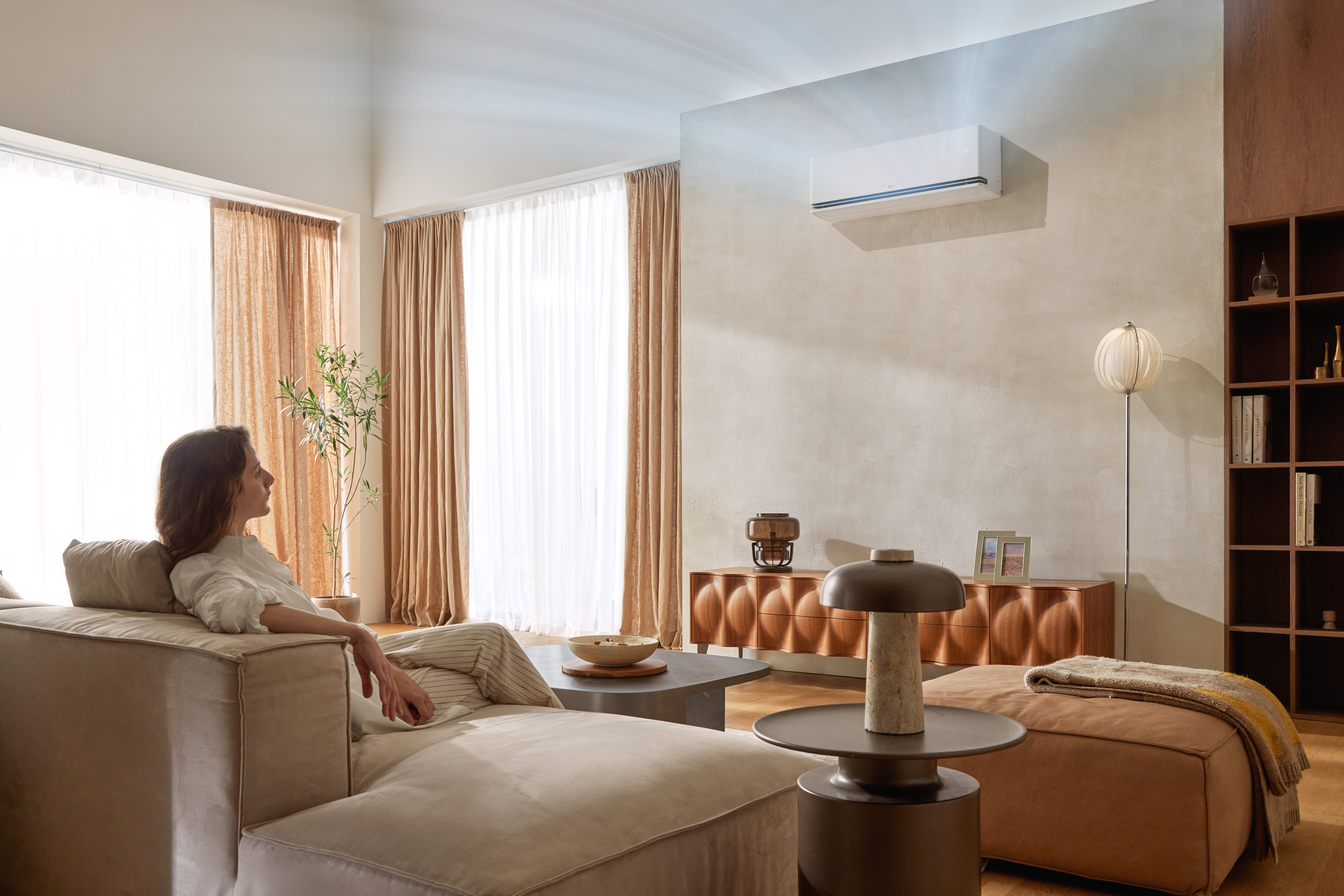 Residential Air Conditioner S3nm091l1ca 2025 White Jpg Lifestyle A03 With Wind